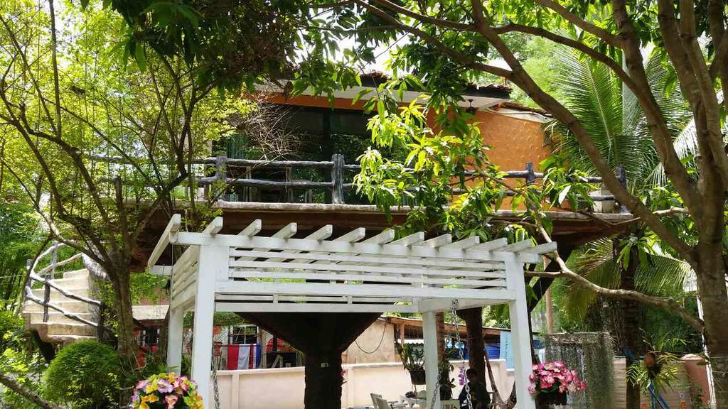 Hotel Baan Pong Tara Suan Phueng Exterior foto